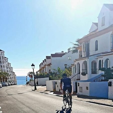Lovely Apartment Centrally Located In 埃斯特波纳 外观 照片