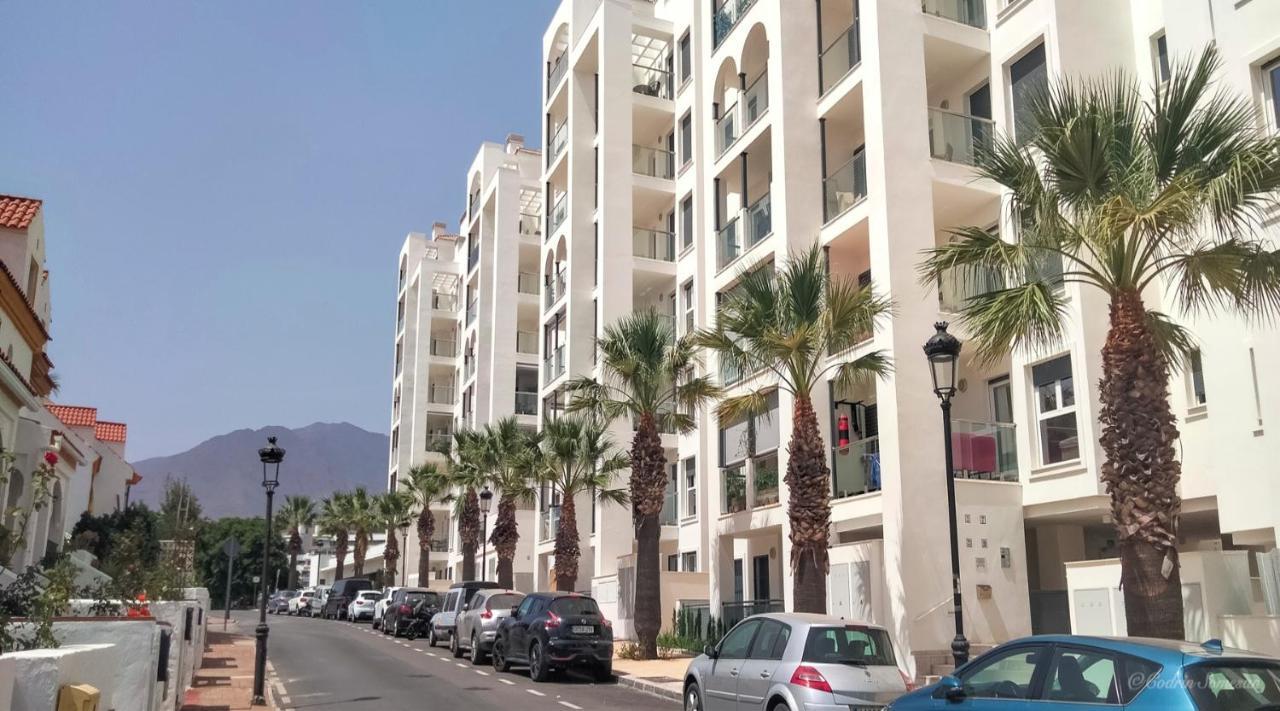 Lovely Apartment Centrally Located In 埃斯特波纳 外观 照片